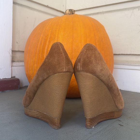 $225 Wedges in Camel - Picture 3 of 7